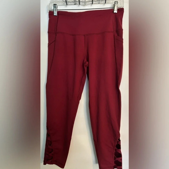 Medium Knockout by Victoria’s Secret capri legging with cross-cross detail. - Picture 1 of 4